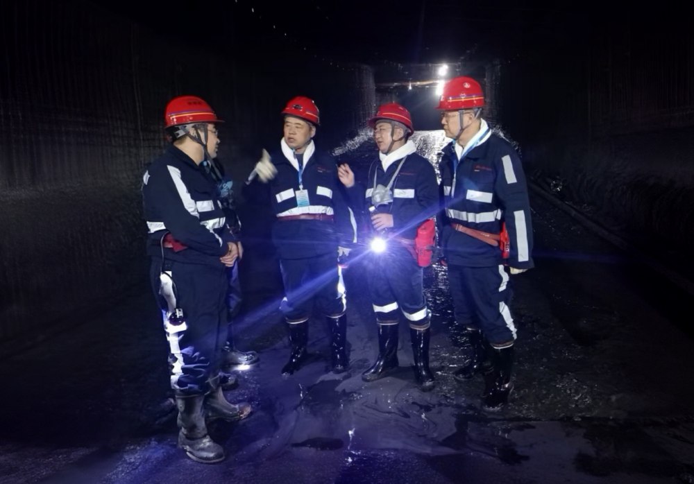 陜煤集團(tuán)對(duì)陜煤建設(shè)開(kāi)展四季度安全督查暨消防專項(xiàng)檢查