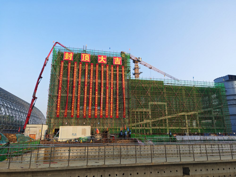 7座“中樞”全線封頂，陜煤建設韓城分公司土建十六項目部承建的陜煤信陽電廠輸煤“骨架”巍然挺立