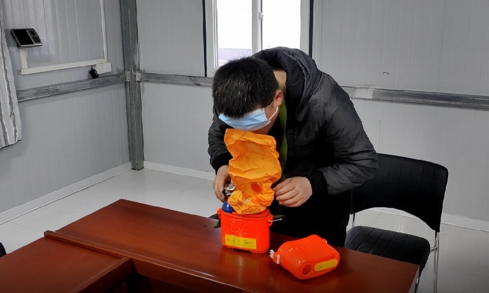 安全為基  扣緊“第一?？圩印?></div>
                                <div   id=