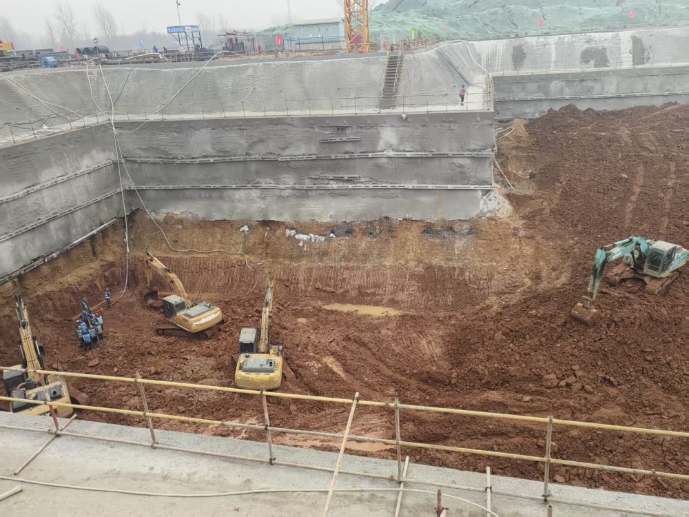 青春戰(zhàn)深坑 實(shí)干顯擔(dān)當(dāng)