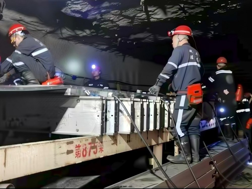 陜煤建設(shè)機電安裝公司神府項目部24小時高效完成膠帶機緊急檢修任務(wù)