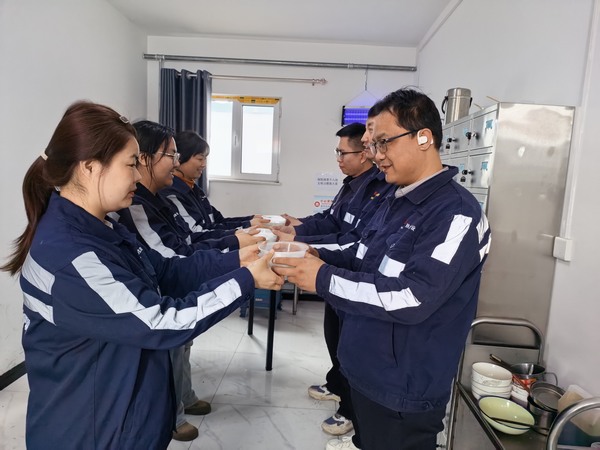 陜煤建設(shè)洗選煤運(yùn)營公司基層項目部開展元宵節(jié)送湯圓活動