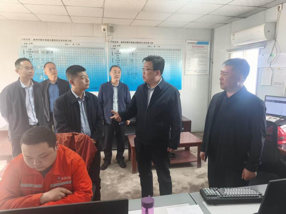 陜煤韓城礦業(yè)有限公司領(lǐng)導(dǎo)出席陜煤建設(shè)礦建二公司第二項(xiàng)目部開(kāi)展安全生產(chǎn)推進(jìn)會(huì)